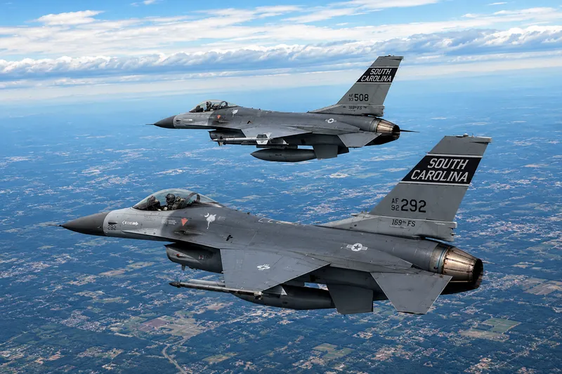 Aerospace and Air defense domain: fighter jets in flight